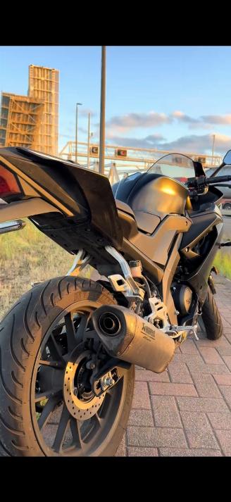 Yamaha YZF - R125  picture 2