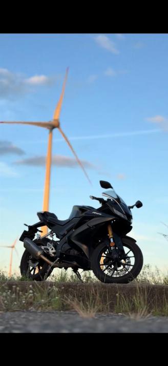 Yamaha YZF - R125  picture 3