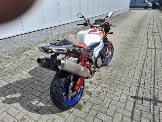 Aprilia Tuono 1000r picture 5