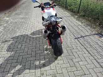 Aprilia Tuono 1000r picture 4