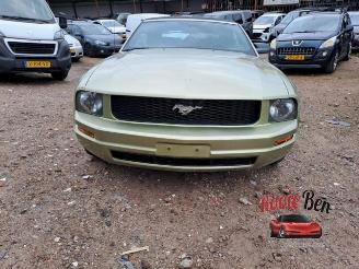 Démontage voiture Ford USA Mustang Mustang V Convertible, Cabrio, 2005 / 2015 4.0 V6 2006/8
