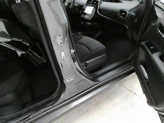 Toyota Prius LOUNGE picture 10