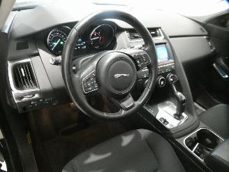 Jaguar E-Pace 2.0D R-DYNAMIC S picture 18