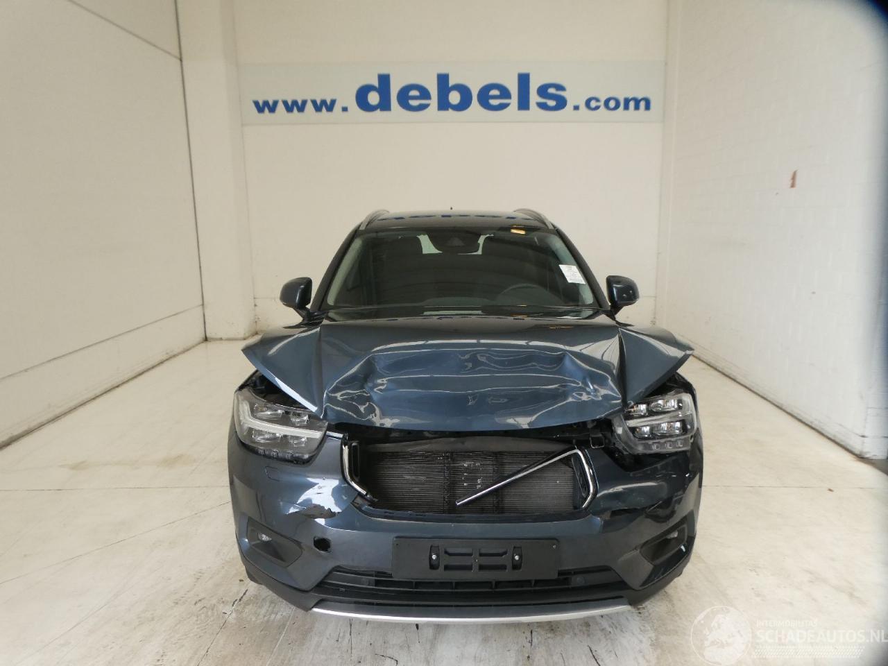 Volvo XC40 MOMENTUM