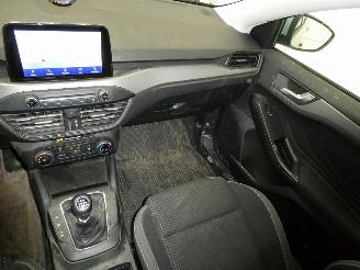 Ford Focus 1.0 HYBRIDE TREND picture 14