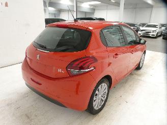 Peugeot 208 SIGNATURE picture 9