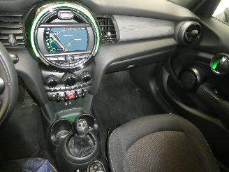Mini Cooper 1.5 picture 10