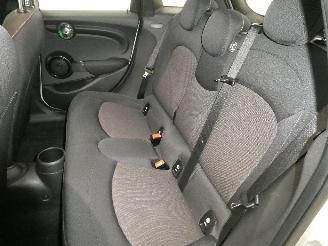 Mini Cooper 1.5 picture 14
