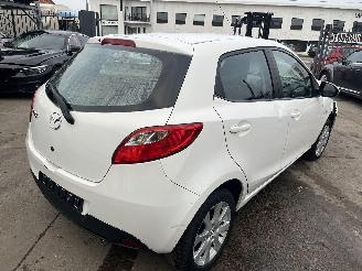 Vaurioauto  passenger cars Mazda 2 1.4 B 2013/9