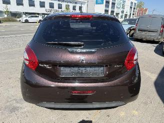 Peugeot 208  picture 4