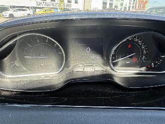 Peugeot 208  picture 18