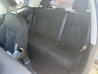 Peugeot 208  picture 16