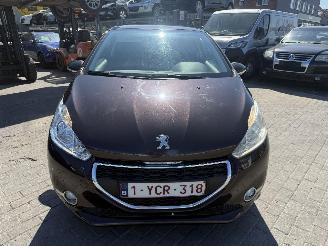 Peugeot 208  picture 8