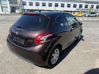 Peugeot 208  picture 5