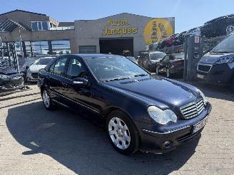 Schadeauto Mercedes C-klasse CDI 2005/10