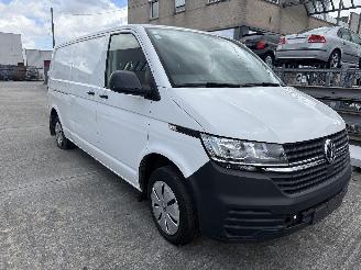 skadebil auto Volkswagen Transporter ENGINE OUT 2024/3