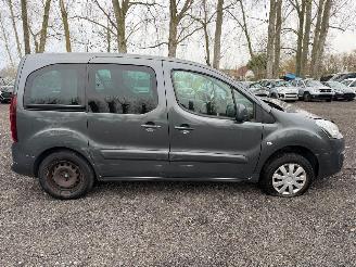 damaged passenger cars Citroën Berlingo MULTISPACE 2016/6