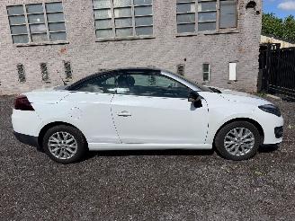 Damaged car Renault Mégane COUPÃ‰-CABRIOL 2015/8