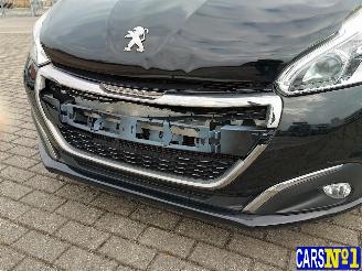 Peugeot 208  picture 9