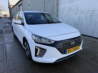 uszkodzony samochody osobowe Hyundai Ioniq 1.6 GDi i-Motion 2017/11