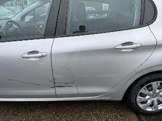 Peugeot 208 1.2 PureTech Automaat picture 4