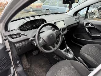 Peugeot 208 1.2 PureTech Automaat picture 20