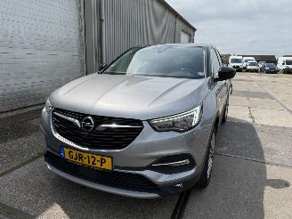 Damaged car Opel Grandland 1.2 Turbo Business Executive Automaat 2017/10