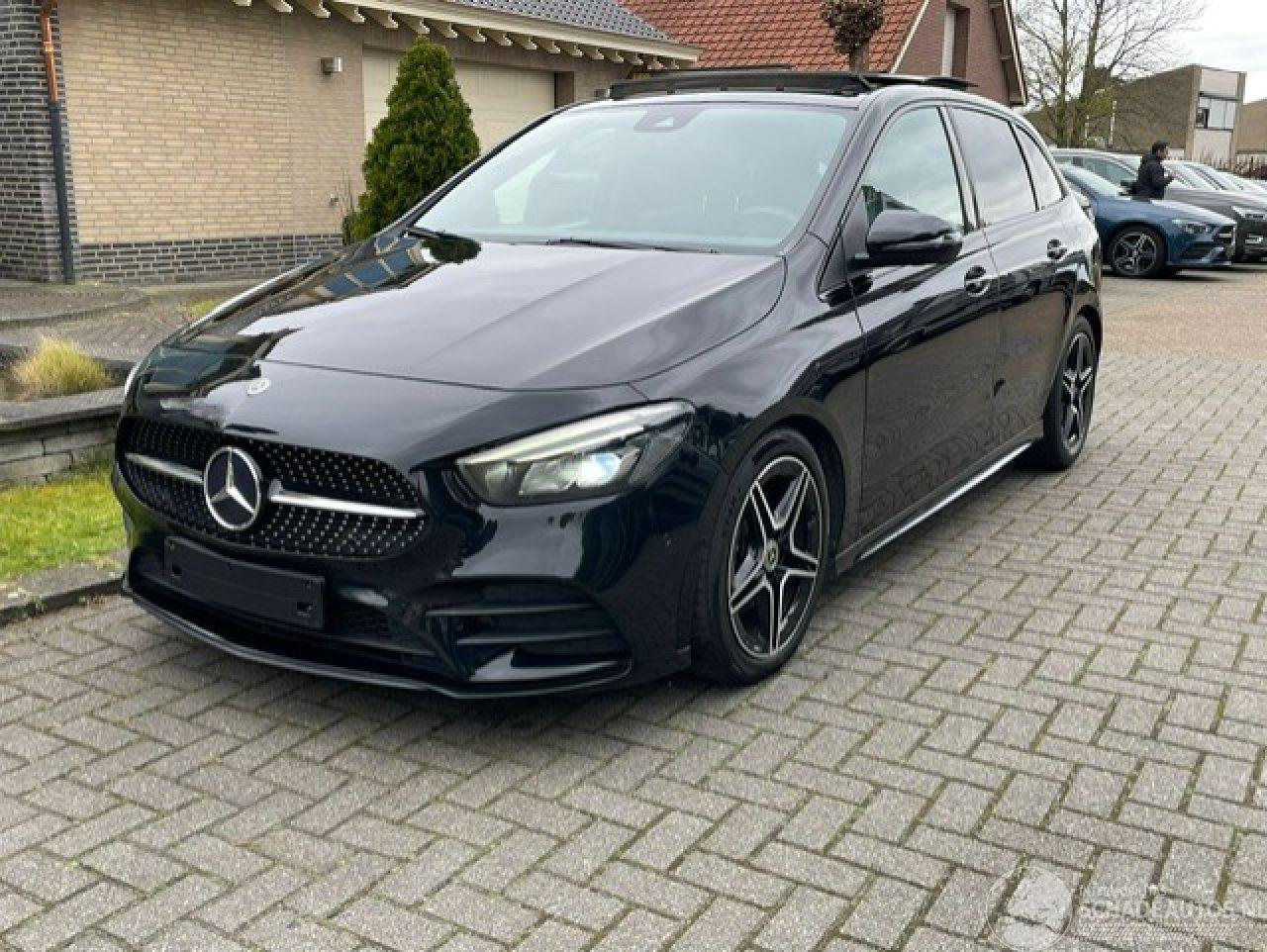 Mercedes B-klasse 200 d AMG LINE PANORAMADAK NAVI CAMERA