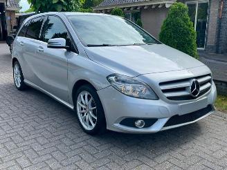 krockskadad bil auto Mercedes B-klasse 180 CAMERA NAVI PDC 2013/3