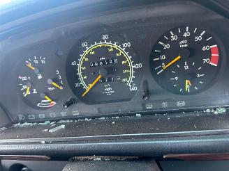 Mercedes 200-serie 230 E picture 5