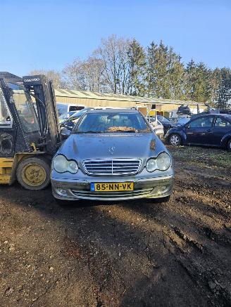 Démontage voiture Mercedes C-klasse C 200 CDI COMBI 2003/12