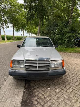 Mercedes 200-300D 200 D picture 2