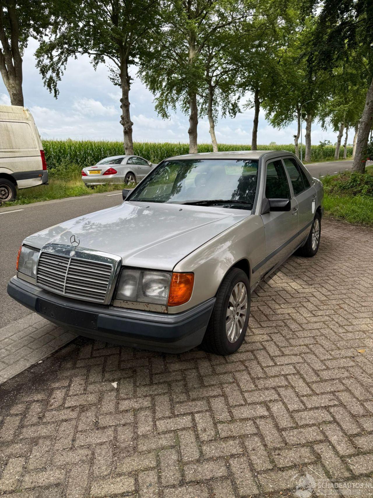 Mercedes 200-300D 200 D