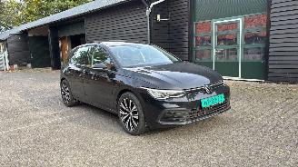 Voiture accidenté Volkswagen Golf 8 Pano 1.5 NAVI CLIMA CAMERA VIRT DASH LED 18 INCH B.J 04-2023 2023/4