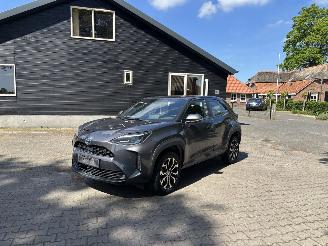 Damaged car Toyota Yaris Cross 1.5 HYBRIDE AUTOMAAT NAVI CLIMA CAMERA B.J 2023 2023/6