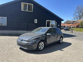 skadebil auto Volkswagen Golf 8 TSI 110 PK NAVI CLIMA CAMERA LED PDC PRIVACY GLASS B.J 04-2023 2023/5