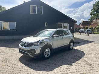 krockskadad bil auto Volkswagen T-Cross TSI 110 PK AUTOMAAT NAVI CLIMA CAMERA VIRT DASH B.J 09-2023 2023/9