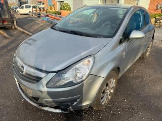 Coche accidentado Opel Corsa  2010/10