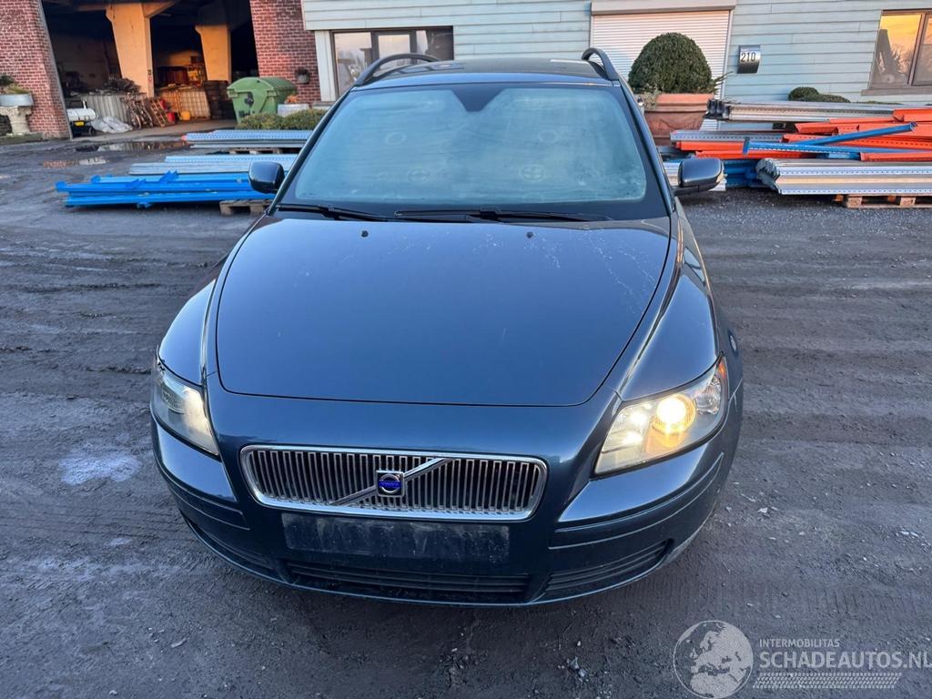 Volvo V-50 