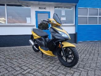 Schade scooter Kymco  SUPER 8 45KM 2009/8