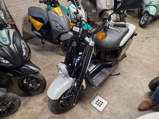 damaged scooters Yamaha  GIGGLE 2010/11