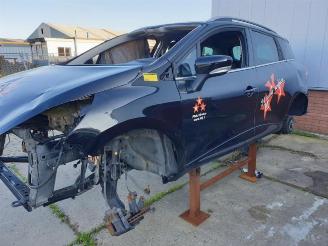 Salvage car Renault Clio Clio IV Estate/Grandtour (7R), Combi 5-drs, 2012 / 2021 1.5 Energy dCi 90 FAP 2015