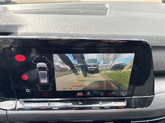 Volkswagen Golf 1.5 eTSI R-Line Business picture 13