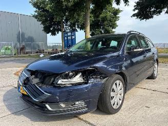 damaged passenger cars Volkswagen Passat 1.6 TDI 16V Bluemotion Combi/o  Diesel 1.598cc 77kW (105pk) FWD 2010-08/2014-12  CAYC 2013/8