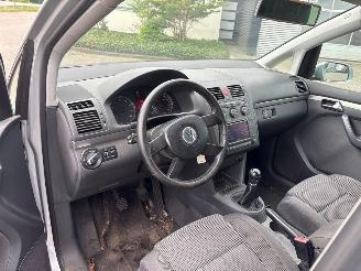 Volkswagen Touran 2.0 FSI 16V MPV  Benzine 1.984cc 110kW (150pk) FWD 2004-05/2005-11 (1T1) BLX picture 18