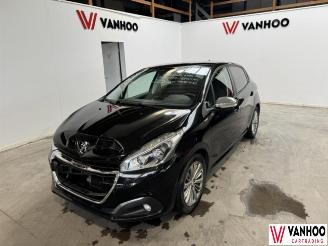 krockskadad bil auto Peugeot 208  2018/1