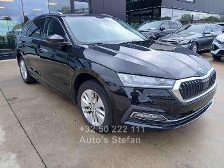 krockskadad bil auto Skoda Octavia FIRST EDITION 2024/1