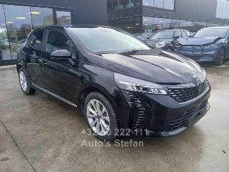 krockskadad bil auto Renault Clio V EVOLUTION 2025/3