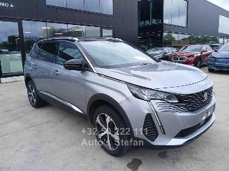 Vaurioauto  passenger cars Peugeot 5008 ALLURE 2023/6