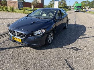 Vaurioauto  passenger cars Volvo V-40 V40 2.0 D3 Kinetic 2012/9